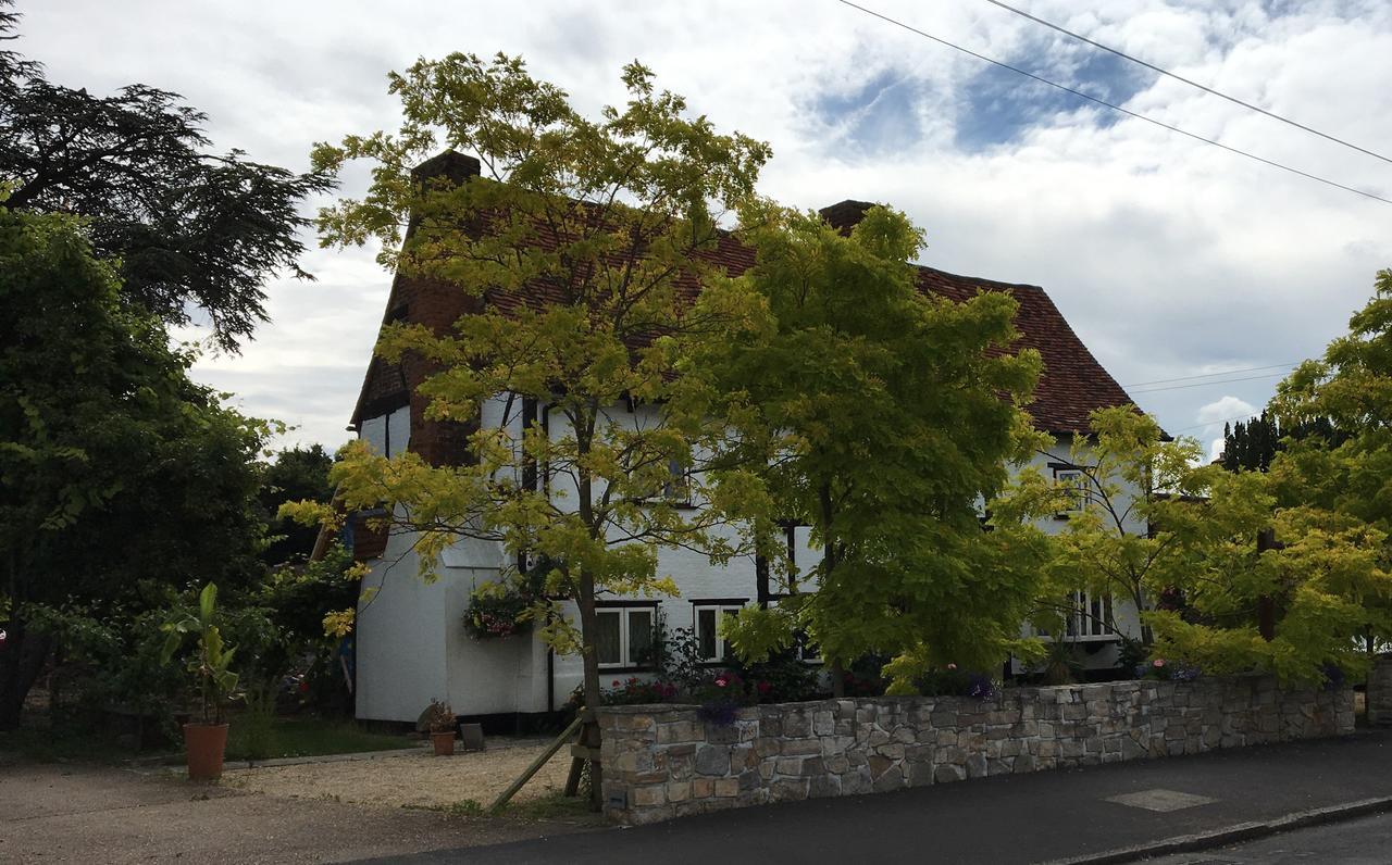 Heathrow Cottages Staines-upon-Thames Екстериор снимка