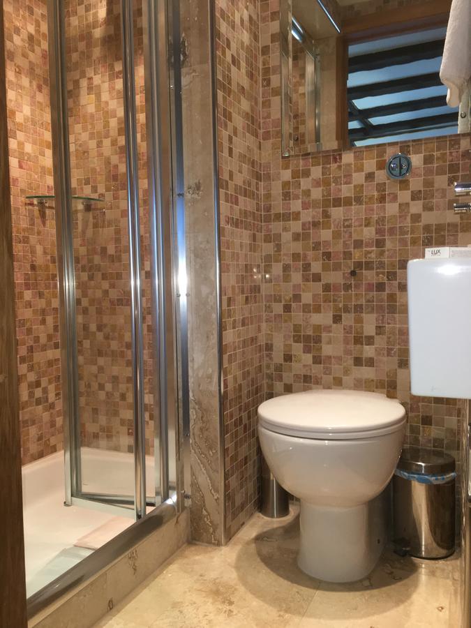 Heathrow Cottages Staines-upon-Thames Екстериор снимка